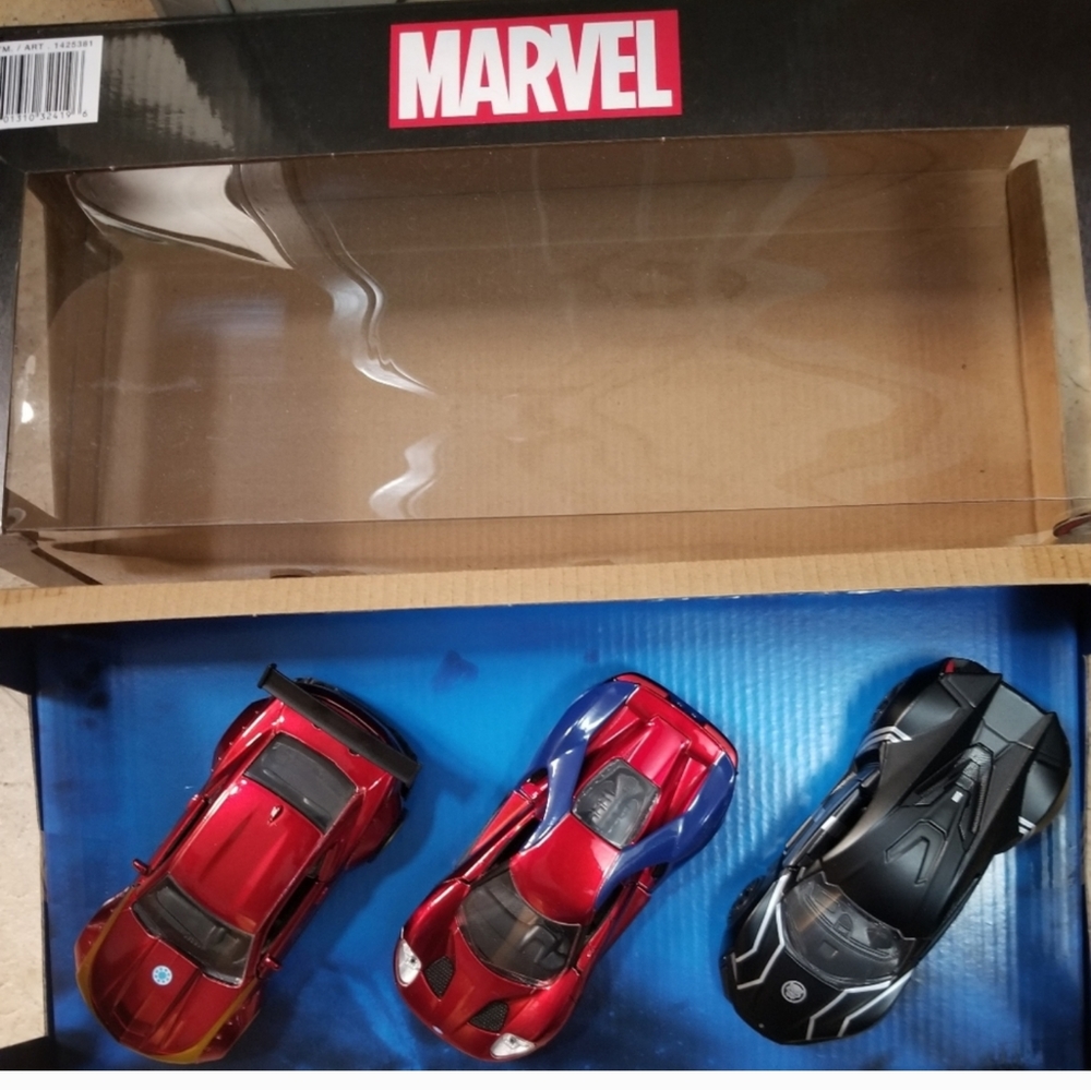 3 pack Marvel  die cast. 3"x5" very nice quality